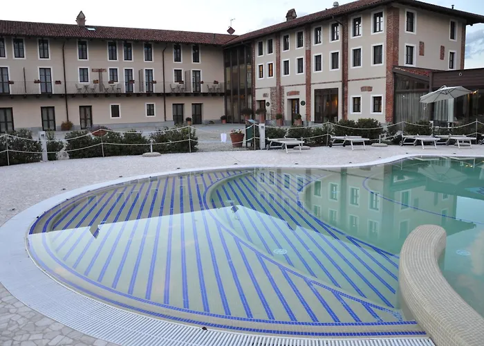 Relais Bella Rosina Pool & Spa