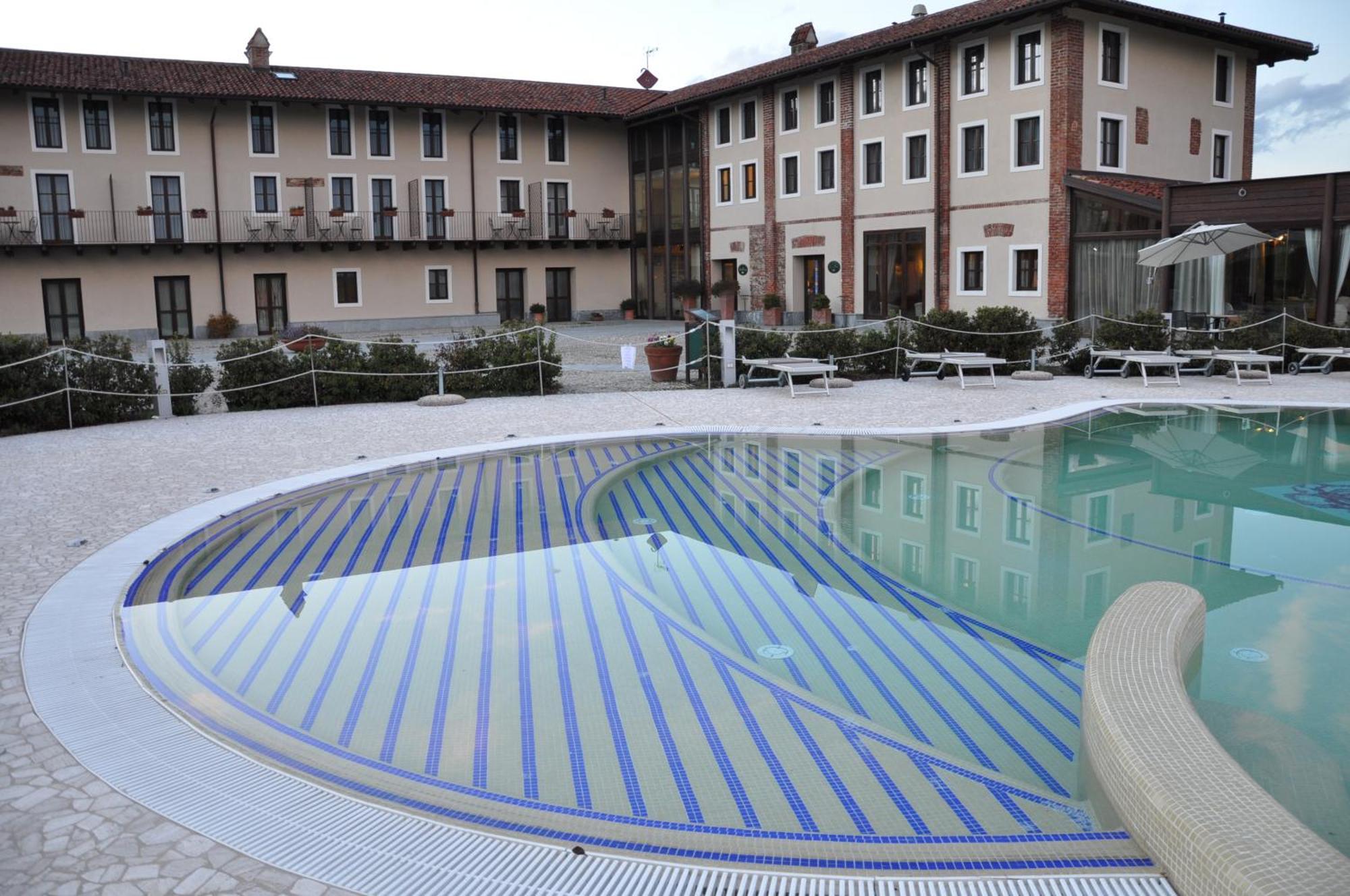 Hotel Relais Bella Rosina Pool & 4*
