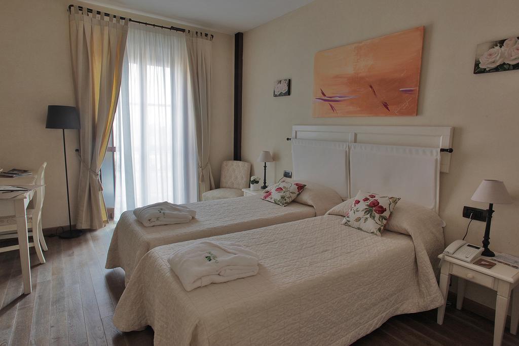 Relais Bella Rosina Pool & La Cassa